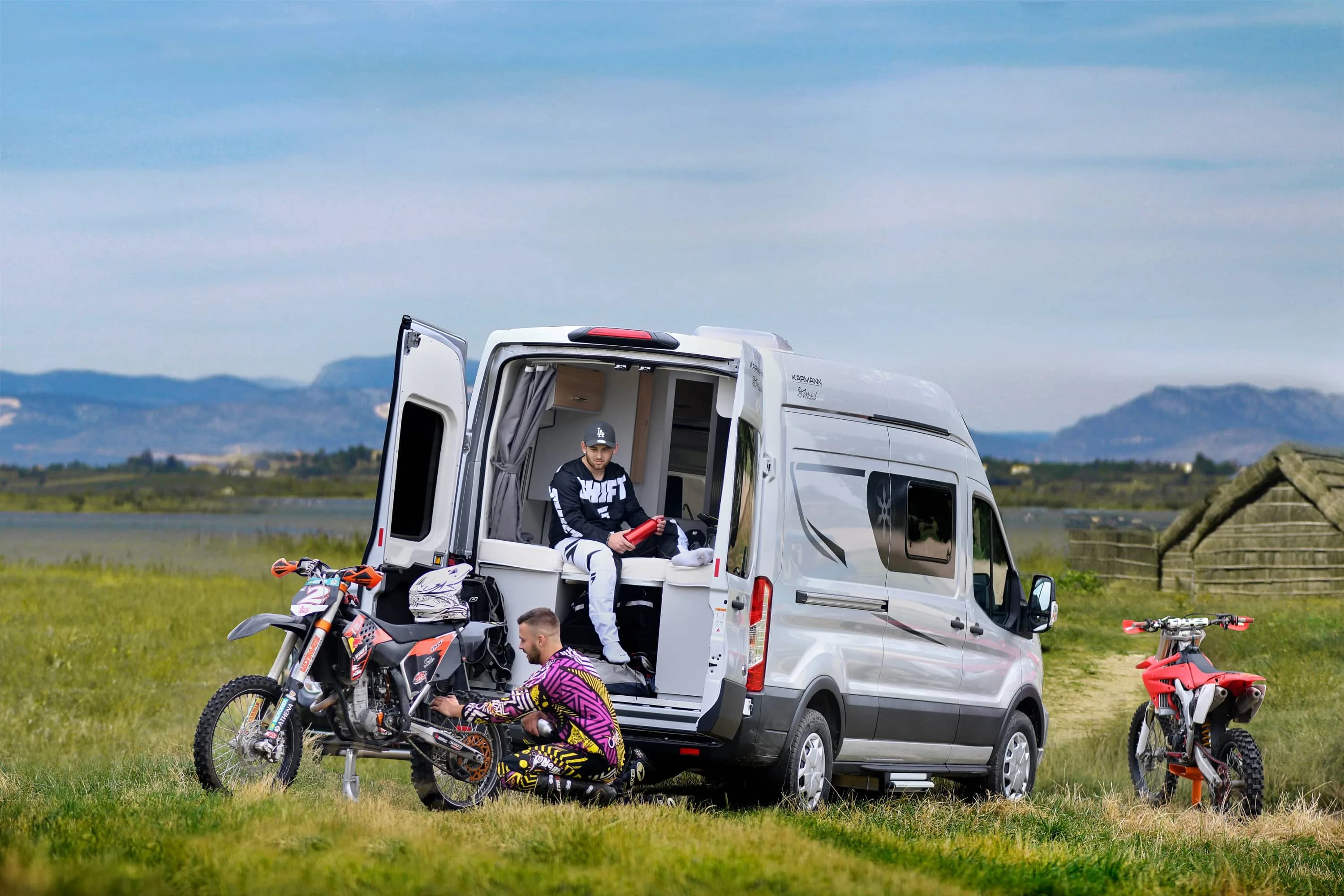DRM : camping-car/fourgon aménagé avec des passionnés de moto