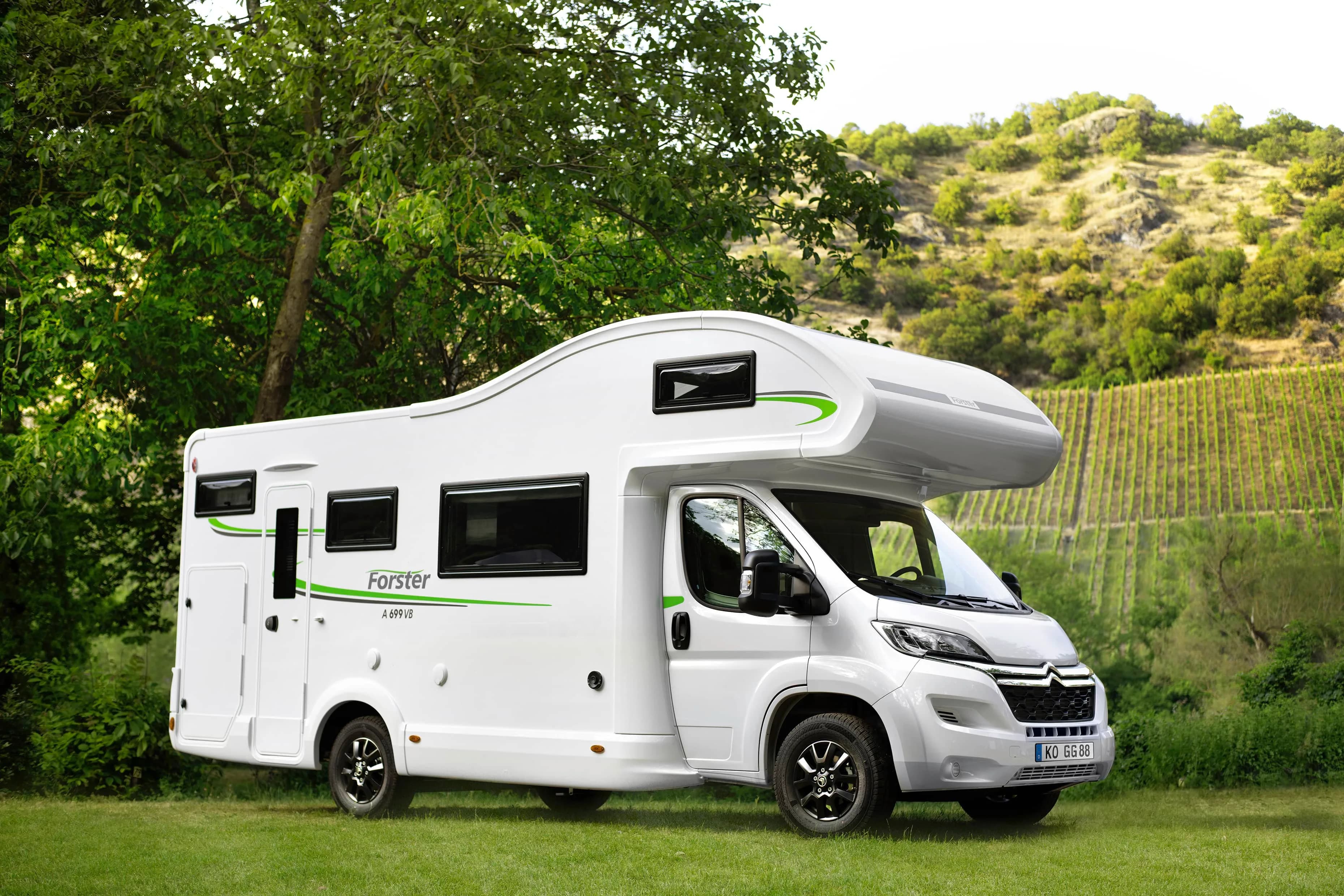 DRM F4 - Le chouchou de la famille : camping-car à alcôve pouvant accueillir jusqu'à 5 personnes