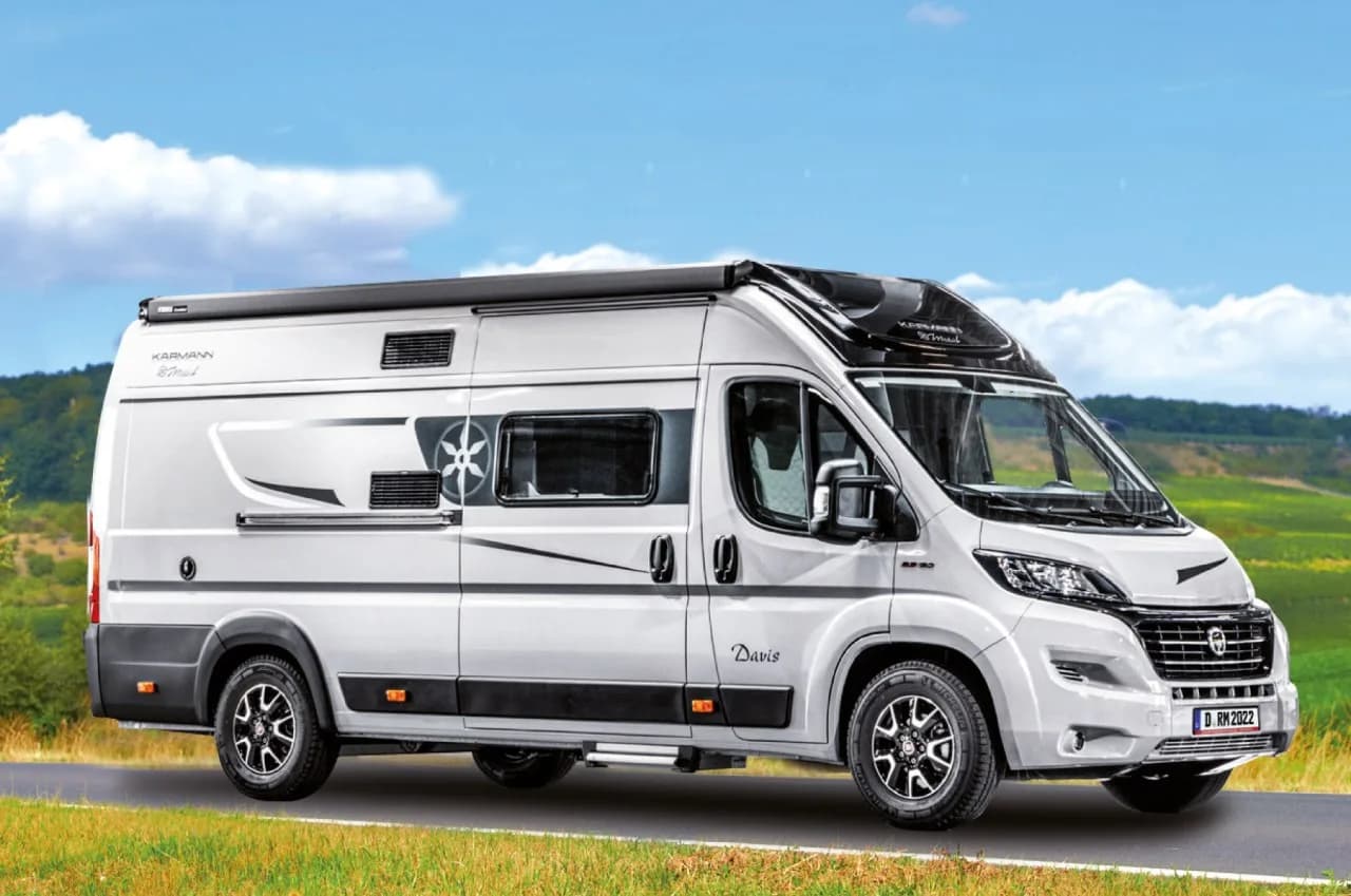 DRM CamperVan V3 - Location d'un fourgon aménagé avec lits longitudinaux et attelage