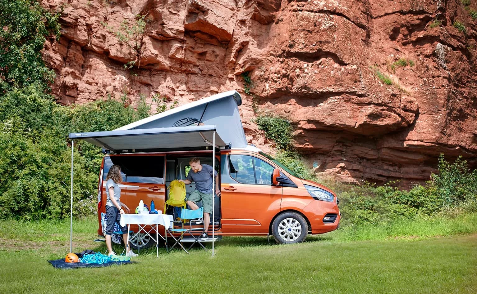 Eura Profila Wohnmobil auf einer Straße